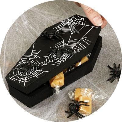 Halloween askartelu